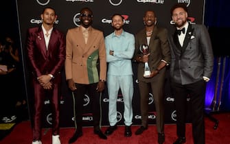 HOLLYWOOD, CALIFORNIA - JULY 20: (L-R) Juan Toscano-Anderson, Draymond Green, Stephen Curry, Andre Iguodala, and Klay Thompson of the Golden State Warriors, winners of Best Team, attend the 2022 ESPYs at Dolby Theatre on July 20, 2022 in Hollywood, California. (Photo by Alberto E. Rodriguez/Getty Images)
