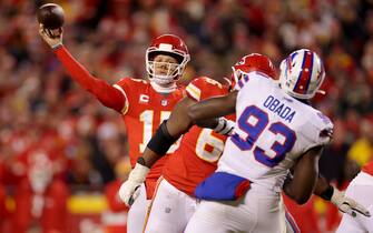 KANSAS CITY, MISSOURI - JANUARY 23: Patrick Mahomes #15 of the Kansas City Chiefs throws the game winning touchdown to Travis Kelce #87 against the Buffalo Bills during overtime of the AFC Divisional Playoff game at Arrowhead Stadium on January 23, 2022 in Kansas City, Missouri. The Kansas City Chiefs defeated the Buffalo Bills with a score of 42 to 36. (Photo by David Eulitt/Getty Images)
