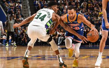 Curry vs. Giannis: Warriors-Bucks alle 2.30 su Sky