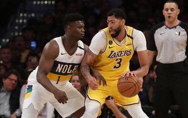 LOS ANGELES, CALIFORNIA - FEBRUARY 25: Anthony Davis #3 of the Los Angeles Lakers handles the ball against Zion Williamson #1 of the New Orleans Pelicans during the first half at Staples Center on February 25, 2020 in Los Angeles, California. NOTE TO USER: User expressly acknowledges and agrees that, by downloading and or using this Photograph, user is consenting to the terms and conditions of the Getty Images License Agreement. (Photo by Katelyn Mulcahy/Getty Images)