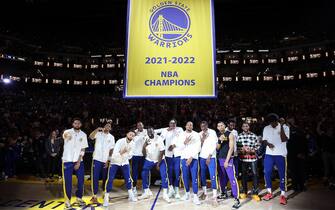 SAN FRANCISCO, CALIFORNIA - OCTOBER 18:  Golden State Warriors players pose with their Championship rings below the Championship banner during a ceremony prior to the game against the Los Angeles Lakers at Chase Center on October 18, 2022 in San Francisco, California. NOTE TO USER: User expressly acknowledges and agrees that, by downloading and or using this photograph, User is consenting to the terms and conditions of the Getty Images License Agreement. (Photo by Ezra Shaw/Getty Images)