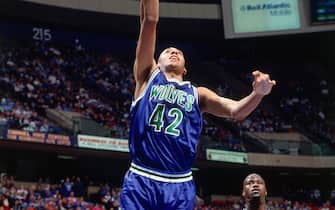 BOSTON - JANUARY 14: Donyell Marshall #42 of the Minnesota Timberwolves shoots during a game played on January 14, 1995 at Continental Airlines Arena in East Rutherford, New Jersey. NOTE TO USER: User expressly acknowledges and agrees that, by downloading and or using this photograph, User is consenting to the terms and conditions of the Getty Images License Agreement. Mandatory Copyright Notice: Copyright 1995 NBAE (Photo by Noren Trotman/NBAE via Getty Images)