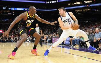 PHOENIX, ARIZONA - OCTOBER 19: Luka Doncic #77 of the Dallas Mavericks handles the ball against Bismack Biyombo #18 of the Phoenix Suns during the first half of the NBA game at Footprint Center on October 19, 2022 in Phoenix, Arizona. NOTE TO USER: User expressly acknowledges and agrees that, by downloading and or using this photograph, User is consenting to the terms and conditions of the Getty Images License Agreement.  (Photo by Christian Petersen/Getty Images)
