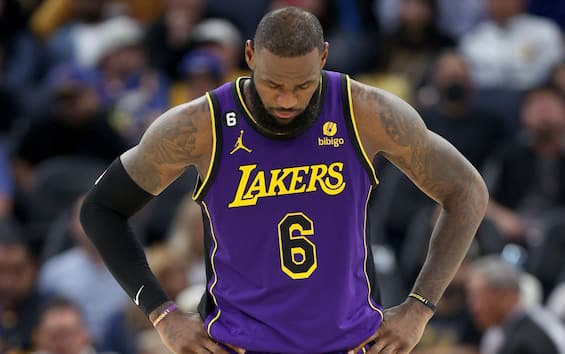 NBA NBA LeBron stufo dei Lakers Le possibili destinazioni con i Suns grandi favoriti Sky Sport