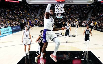 Super LeBron, Ayton domina: vincono Lakers e Suns