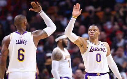 Lakers con 32 assist e 4 perse: record pareggiato
