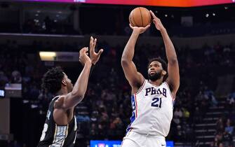 MEMPHIS, TENNESSEE - DECEMBER 02: Joel Embiid #21 of the Philadelphia 76ers takes a shot against Jaren Jackson Jr. #13 of the Memphis Grizzlies during the first half at FedExForum on December 02, 2022 in Memphis, Tennessee. NOTE TO USER: User expressly acknowledges and agrees that, by downloading and or using this photograph, User is consenting to the terms and conditions of the Getty Images License Agreement. (Photo by Justin Ford/Getty Images)