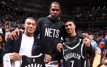 BROOKLYN, NY - JANUARY 2: Kevin Durant #7 of the Brooklyn Nets, Achraf Hakimi and Kylian Mbappé pose for a photo after the game against the San Antonio Spurs on January 2, 2023 at Barclays Center in Brooklyn, New York. NOTE TO USER: User expressly acknowledges and agrees that, by downloading and or using this Photograph, user is consenting to the terms and conditions of the Getty Images License Agreement. Mandatory Copyright Notice: Copyright 2023 NBAE (Photo by Nathaniel S. Butler/NBAE via Getty Images)