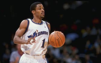 1 Mar 1999:Rod Strickland #1 of the Washington Wizards dribbles the ball during the game against the Philadelphia 76ers at the MCI Center in Wahington, D.C. The 76ers defeated the Wizards 104-91.    Mandatory Credit: Doug Pensinger  /Allsport