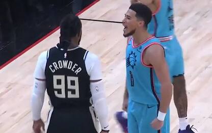 Booker segna in faccia a Crowder e lo 'provoca'