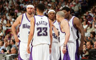 SACRAMENTO, CA - APRIL 28: Sacramento Kings players, (l-r) Brad Miller #52, Kevin Martin #23, Bonzi Wells #42 , Mike Bibby #10 and Ron Artest get ready to take on the San Antonio Spurs in game three of the Western Conference Quarterfinals during the 2006 NBA Playoffs at ARCO Arena on April 28, 2006 in Sacramento, California.The Kings won 94-93. NOTE TO USER: User expressly acknowledges and agrees that, by downloading and/or using this Photograph, user is consenting to the terms and conditions of the Getty Images License Agreement. Mandatory Copyright Notice: Copyright 2006 NBAE (Photo by Rocky Widner/NBAE via Getty Images)