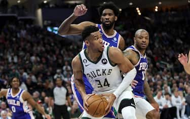 Giannis batte Embiid, Lakers ok vicini ai playoff