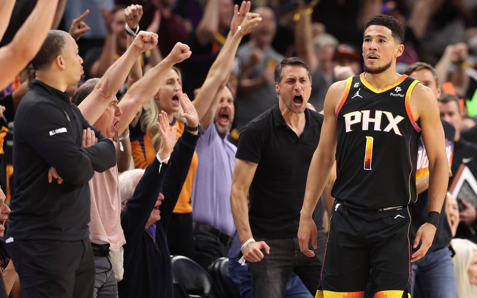 Playoff NBA, Devin Booker non sbaglia mai solo i lunghi hanno le sue