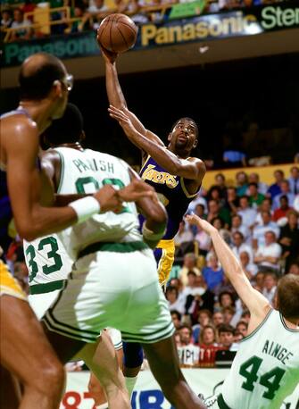 BOSTON - JUNE 9: Magic Johnson #32 of the Los Angeles Lakers scores the game winning hook-shot against the Boston Celtics during Game Four of the 1987 NBA Finals on June 9, 1987 at the Boston Garden in Boston, Masachussetts. NOTE TO USER: User expressly acknowledges and agrees that, by downloading and/or using this Photograph, user is consenting to the terms and conditions of the Getty Images License Agreement.  Mandatory Copyright Notice: Copyright 1987 NBAE (Photo by Andrew D. Bernstein/NBAE via Getty Images)