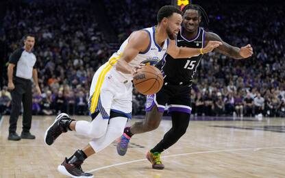 Steph Curry castiga ancora i Sacramento Kings