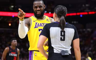 LeBron, i Lakers e gli arbitri: ora è polemica