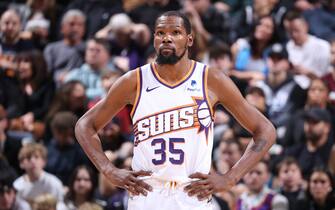 SALT LAKE CITY, UT - NOVEMBER 19: Kevin Durant #35 of the Phoenix Suns looks on during the game against the Utah Jazz on November 19, 2023 at Delta Center in Salt Lake City, Utah. NOTE TO USER: User expressly acknowledges and agrees that, by downloading and or using this Photograph, User is consenting to the terms and conditions of the Getty Images License Agreement. Mandatory Copyright Notice: Copyright 2023 NBAE (Photo by Melissa Majchrzak/NBAE via Getty Images)