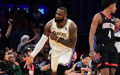 LeBron trascina ancora i Lakers, Suns ok dopo 2OT