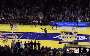Il time out controverso nel finale di Lakers-Suns