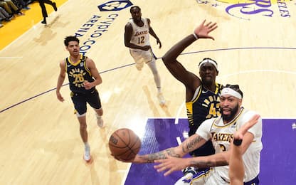 Davis trascina i Lakers, OKC crolla a Milwaukee