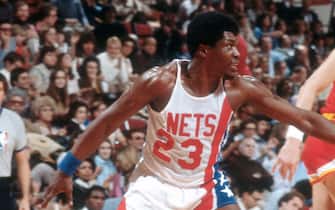 UNIONDALE, NY - CIRCA 1976: John Williamson #23 of the New York Nets in action against the Atlanta Hawks during an NBA basketball game circa 1976 at the Nassau Veterans Memorial Coliseum in Uniondale, New York. Williamson played of the Nets from 1973-77 and 1978-80. (Photo by Focus on Sport/Getty Images) *** Local Caption *** John Williamson
