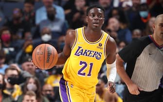 MEMPHIS, TN - DECEMBER 29: Darren Collison #21 of the Los Angeles Lakers dribbles the ball against the Memphis Grizzlies on December 29, 2021 at FedExForum in Memphis, Tennessee. NOTE TO USER: User expressly acknowledges and agrees that, by downloading and or using this photograph, User is consenting to the terms and conditions of the Getty Images License Agreement. Mandatory Copyright Notice: Copyright 2021 NBAE (Photo by Joe Murphy/NBAE via Getty Images)