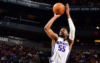 PHOENIX, AZ - APRIL 10: Josh Jackson #55 of the Sacramento Kings shoots the ball during the game against the Phoenix Suns on April 10, 2022 at Footprint Center in Phoenix, Arizona. NOTE TO USER: User expressly acknowledges and agrees that, by downloading and or using this photograph, user is consenting to the terms and conditions of the Getty Images License Agreement. Mandatory Copyright Notice: Copyright 2022 NBAE (Photo by Barry Gossage/NBAE via Getty Images)
