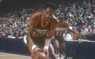 LANDOVER, MD - CIRCA 1977: Alex English #23 of the Milwaukee Bucks dribbles the ball against the Washington Bullets during an NBA basketball game circa 1977 at the Capital Centre in Landover, Maryland. English played for the Bucks from 1976-78. (Photo by Focus on Sport/Getty Images) *** Local Caption *** Alex English