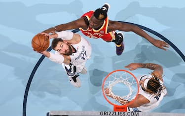 MEMPHIS, TN - DECEMBER 17: Jonas Valanciunas #17 of the Memphis Grizzlies shoots the ball during a preseason game against Clint Capela #15 of the Atlanta Hawks on December 17, 2020 at FedExForum in Memphis, Tennessee. NOTE TO USER: User expressly acknowledges and agrees that, by downloading and or using this photograph, User is consenting to the terms and conditions of the Getty Images License Agreement. Mandatory Copyright Notice: Copyright 2020 NBAE (Photo by Joe Murphy/NBAE via Getty Images)