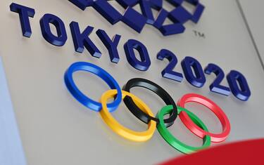 TOPSHOT - The logo for the Tokyo 2020 Olympic Games is seen in Tokyo on March 15, 2020. (Photo by CHARLY TRIBALLEAU / AFP) (Photo by CHARLY TRIBALLEAU/AFP via Getty Images)