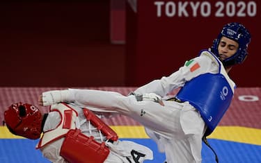 Italy's Vito Dell'aquila (Blue) and Thailand's Ramnarong Sawekwiharee (Red) compete in the taekwondo men's -58kg quarter-final bout during the Tokyo 2020 Olympic Games at the Makuhari Messe Hall in Tokyo on July 24, 2021. (Photo by Javier SORIANO / AFP) (Photo by JAVIER SORIANO/AFP via Getty Images)