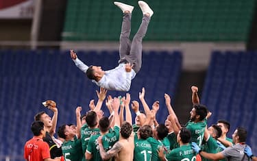 SAITAMA, JAPAN - AUGUST 06: Jaime Lozano, Head Coach of Mexico is thrown in the air by his players following victory in the Men's Bronze Medal Match between Mexico and Japan on day fourteen of the Tokyo 2020 Olympic Games at Saitama Stadium on August 06, 2021 in Saitama, Tokyo, Japan. (Photo by Leon Neal/Getty Images)