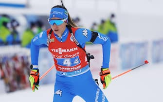 epa09673446 Lisa Vittozzi of Italy in action during the 4 x 7.5 km Mixed Relay race of the IBU Biathlon World Cup event in Oberhof, Germany, 08 January 2022.  EPA/RONALD WITTEK