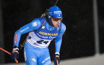 epa09617277 Lukas Hofer of Italy in action during the Men's 10 km sprint race at the IBU Biathlon World Cup event in Ostersund, Sweden, 02 December 2021.  EPA/FREDRIK SANDBERG  SWEDEN OUT