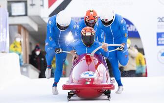 epa09689629 Patrick Baumgartner of Italy and teammates in action during the Men's Four Man Bob World Cup in St. Moritz, Switzerland, 16 January 2022.  EPA/MAYK WENDT