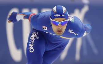 epa08000151 Andrea Giovannini of Italy in action during the Men's 5000m race at the ISU Speed Skating World Cup in Minsk, Belarus, 15 November 2019.  EPA/TATYANA ZENKOVICH