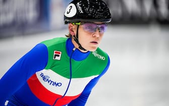 DORDRECHT, NETHERLANDS - NOVEMBER 27: Arianna Fontana of Italy competing during the ISU World Cup Short Track Speed Skating Dordrecht at Optisport Sportboulevard on November 27, 2021 in Dordrecht, Netherlands (Photo by Douwe Bijlsma/BSR Agency/Getty Images)