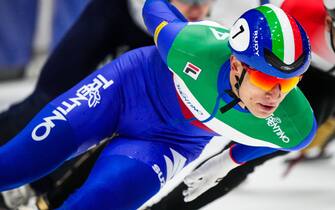 DORDRECHT, NETHERLANDS - NOVEMBER 27: Pietro Sighel of Italy competing during the ISU World Cup Short Track Speed Skating Dordrecht at Optisport Sportboulevard on November 27, 2021 in Dordrecht, Netherlands (Photo by Douwe Bijlsma/BSR Agency/Getty Images)