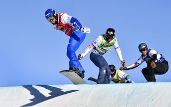 epa09007216 Lorenzo Sommariva (L) of Italy competes in the quarterfinal of the mixed snowboard cross team competition at the FIS Snowboard Cross World Championships in Idre Fjall, Sweden, 12 February 2021.  EPA/Anders Wiklund  SWEDEN OUT