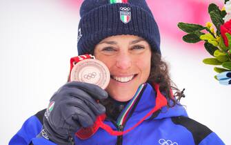 17 February 2022, China, Yanqing: Olympics, Alpine skiing, combined, women, award ceremony at the National Alpine Ski Center, third-placed Federica Brignone of Italy celebrates with her bronze medal. Photo: Michael Kappeler/dpa (Photo by Michael Kappeler/picture alliance via Getty Images)