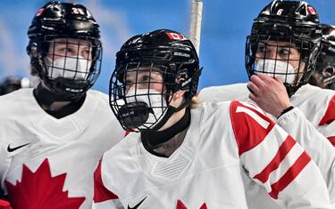 Hockey, Russia-Canada si gioca in mascherina. FOTO