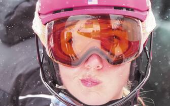 urn:newsml:dpa.com:20090101:220217-99-168361 dpatop - 17 February 2022, China, Yanqing: Olympics, Alpine skiing, combined, women, slalom at the National Alpine Ski Center, Mikaela Shiffrin of the USA reacts at the finish line after her fall on the slope. Photo: Michael Kappeler/dpa