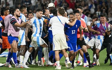 Francia-Argentina, rissa al fischio finale. FOTO