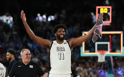 Embiid vince, balla e provoca il pubblico. VIDEO