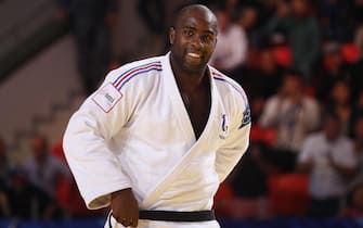epa04903948 Gold medalist Teddy Riner of France celebrates his victory over Ryu Shichinohe of Japan in the men's +100kg category final bout of the Judo World Championships at the Alau Ice Palace in Astana, Kazakhstan, 29 August 2015.  EPA/MAXIM SHIPENKOV