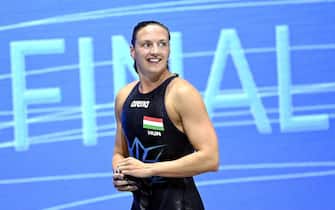 epa09207266 Katinka Hosszu of Hungary reacts after winning the women's 400m Individual Medley final of the LEN European Aquatics Championships at Duna Arena in Budapest, Hungary, 17 May 2021.  EPA/Tamas Kovacs HUNGARY OUT