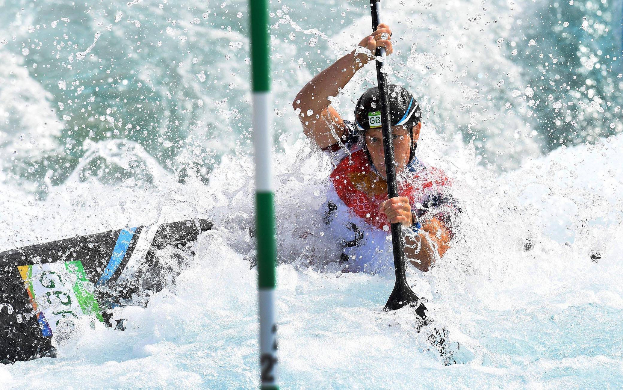 epa05475756 Fiona Pennie of Great Britain competes during the women's Kayak Single (K1) semifinal race of the Rio 2016 Olympic Games Canoe Slalom events at the Whitewater Stadium in Rio de Janeiro, Brazil, 11 August 2016.  EPA/DEAN LEWINS AUSTRALIA AND NEW ZEALAND OUT