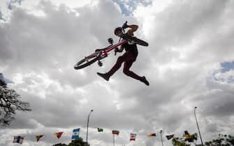 epa09045132 Venezuelan athlete Edy Alviarez does a trick during his presentation at the National BMX Freestyle Championship, in Caracas, Venezuela, 27 February 2021 (Issued 01 March 2021). The National Venezuelan BMX Freestyle Championship was held on 27 February. The event, which took place at the United Nations Extreme Sports Park, was endorsed by the International Cycling Union and awarded ranking points on the way to the Tokyo Olympic Games.  EPA/RAYNER PENA R