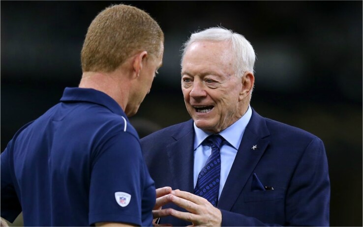 Il proprietario Jerry Jones a colloquio con coach Garrett Il proprietario Jerry Jones a colloquio con coach Garrett
