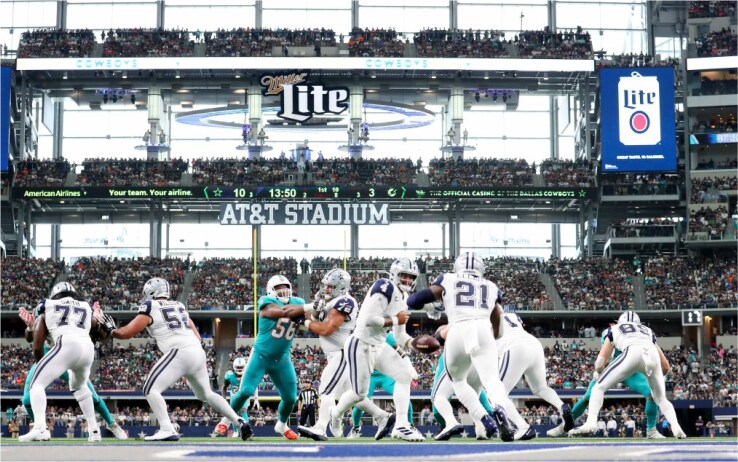 L'AT&T Stadium è il più costoso al mondo (1 miliardo e 300 milioni di dollari) L'AT&T Stadium è il più costoso al mondo (1 miliardo e 300 milioni di dollari)